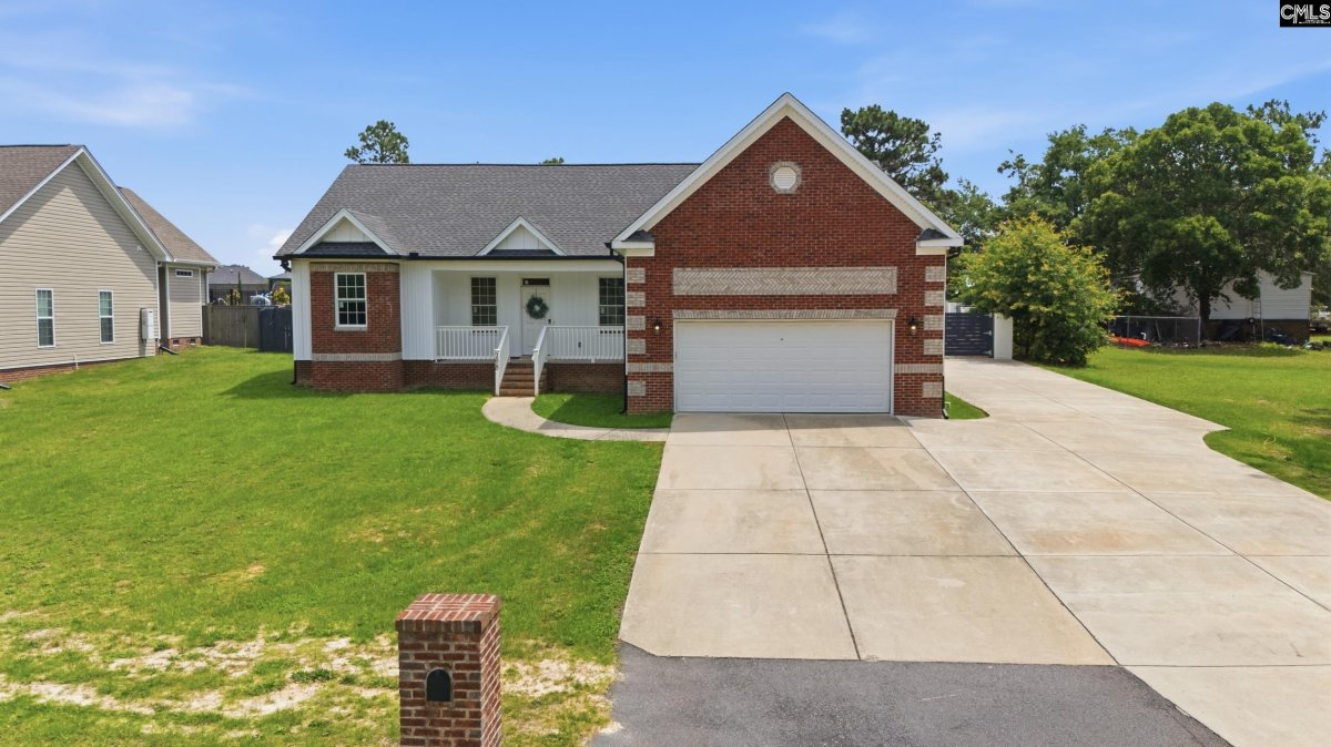 208 Crestwood Arch Way