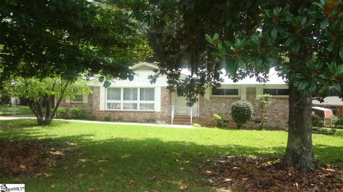 8 Lisa Drive