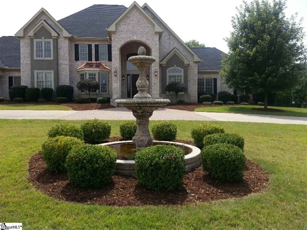 101 Rivertrail Court
