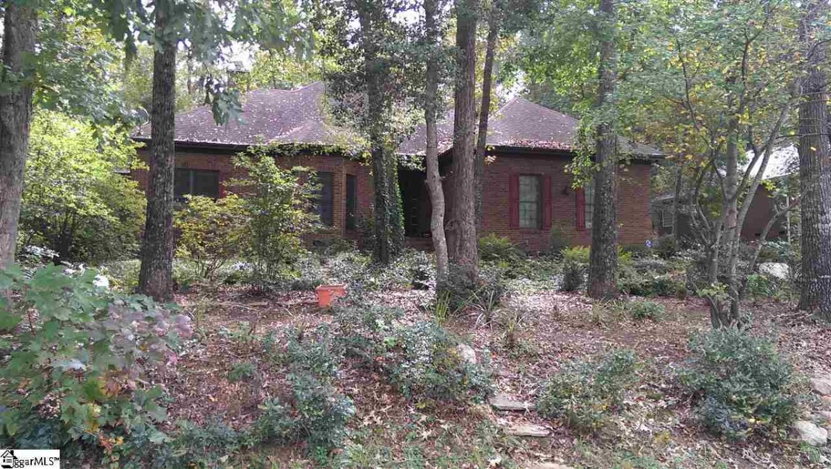 212 Holly Chase