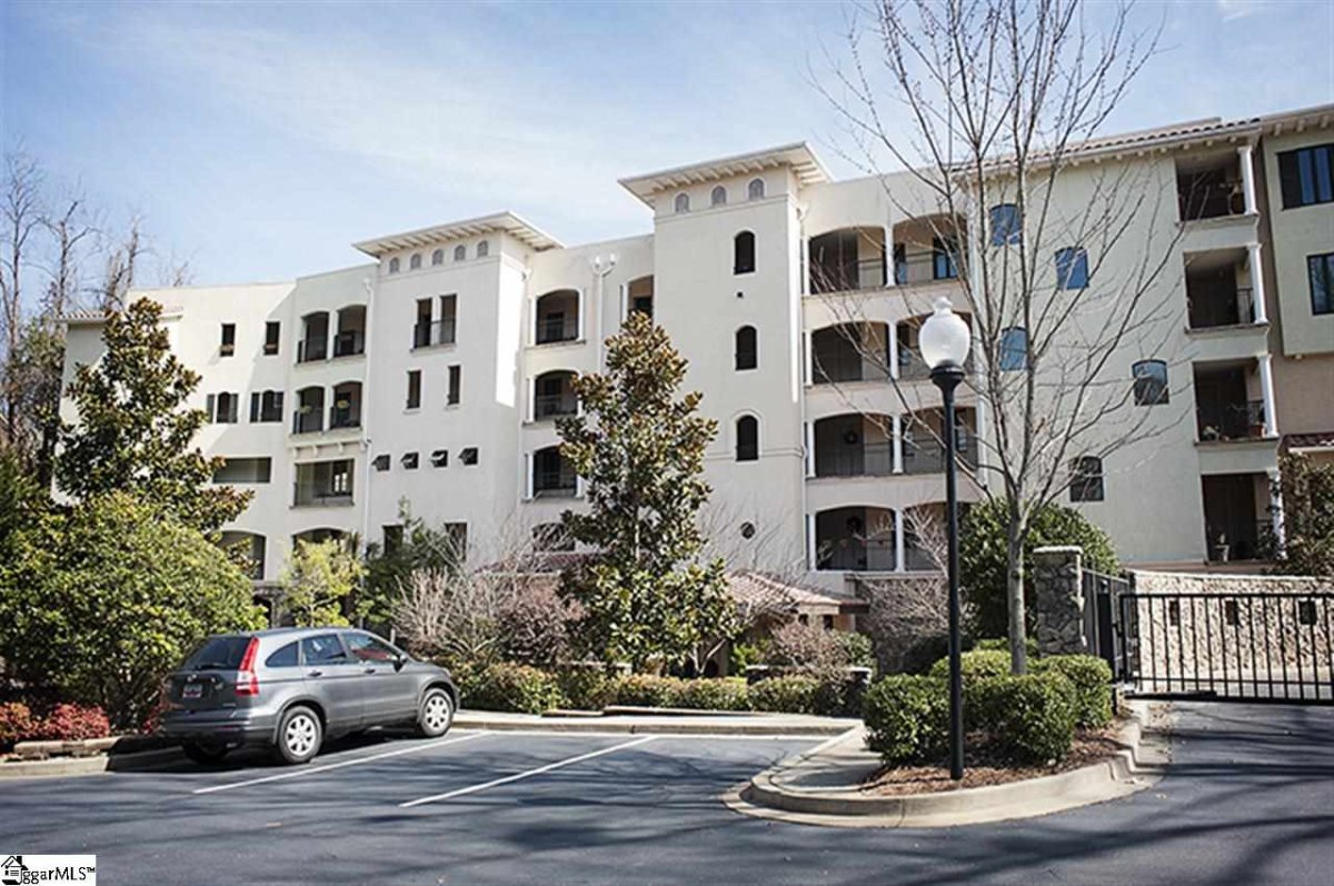 1209 E Washington Street Unit 303