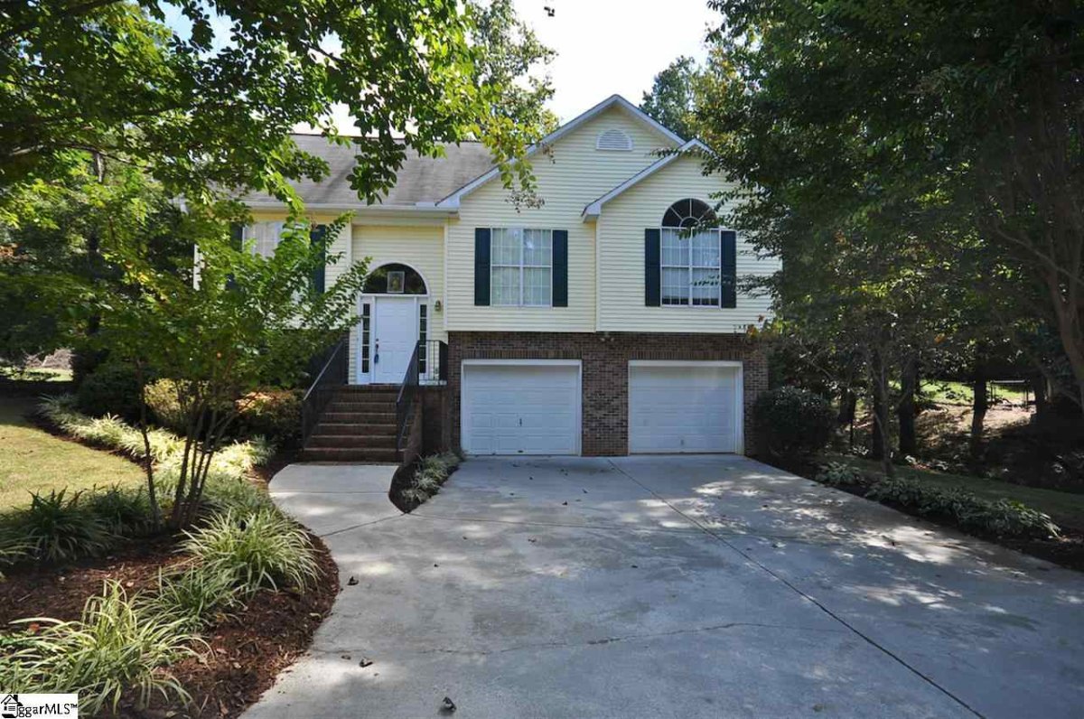 15 Montford Court
