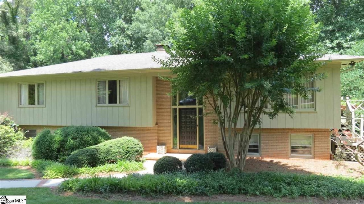 16 Hathaway Circle