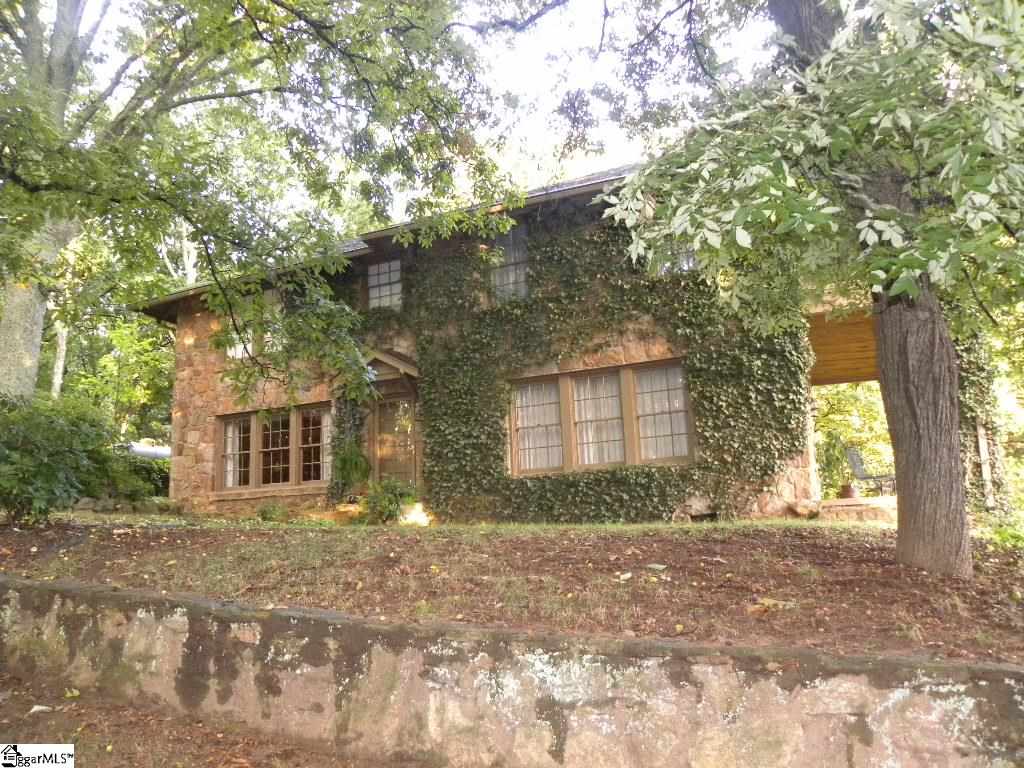 104 Manly Drive