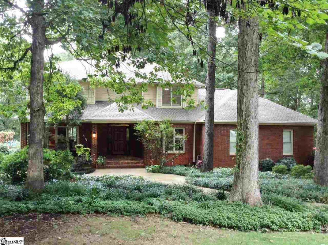 404 Rivercrest Drive