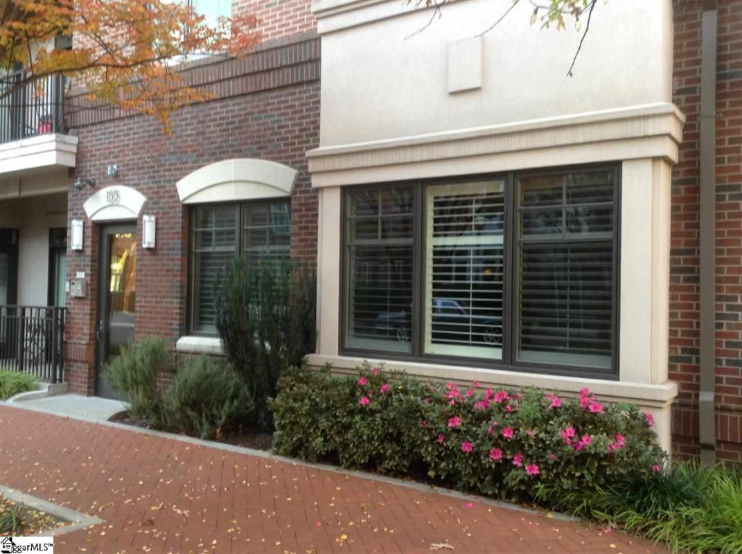 155 Riverplace Unit 105