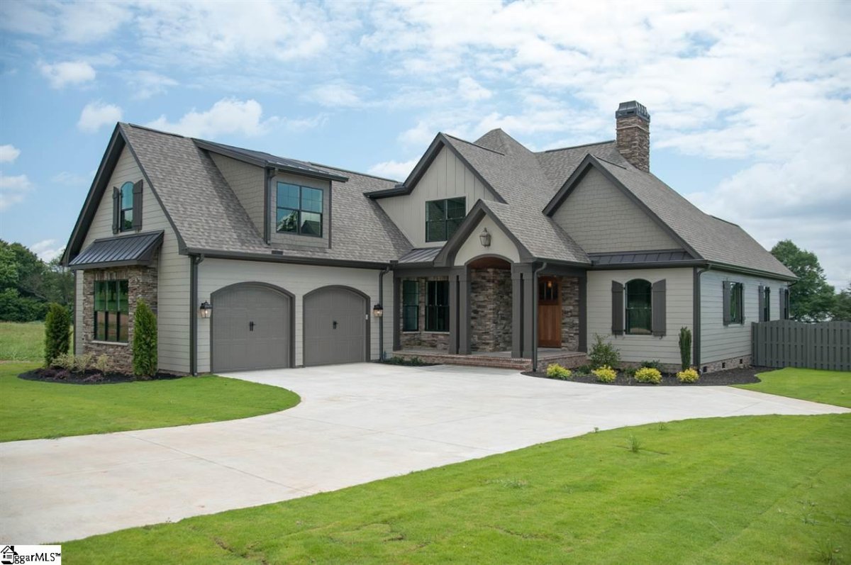 108 Roberts Circle