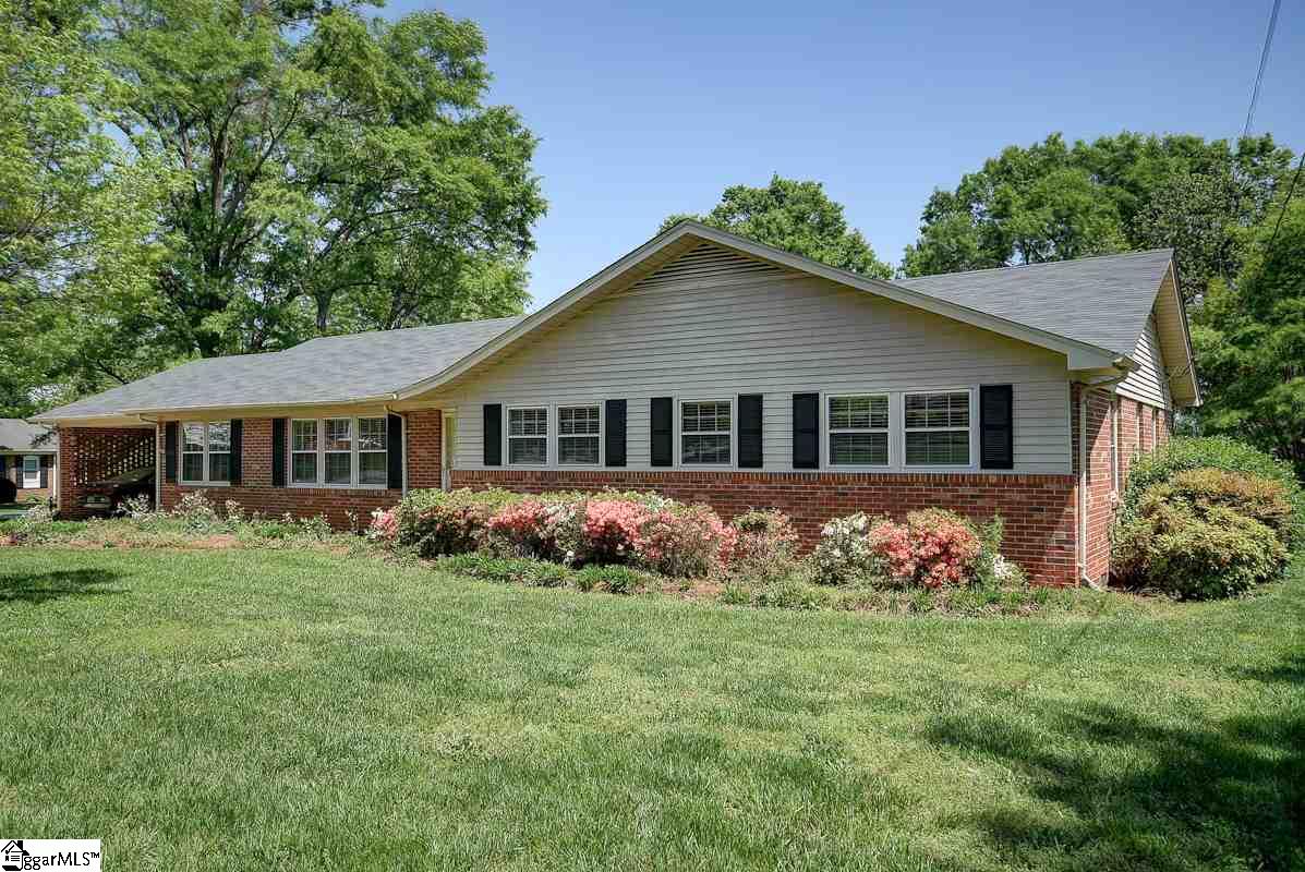 16 Leacroft Drive
