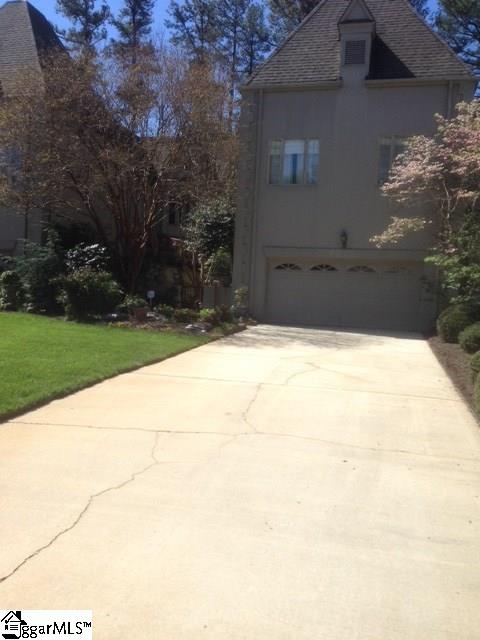 207 Castellan Drive