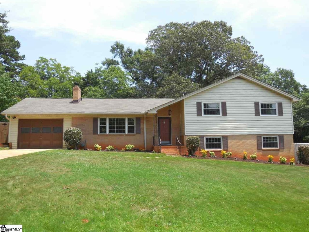 8 Linden Drive