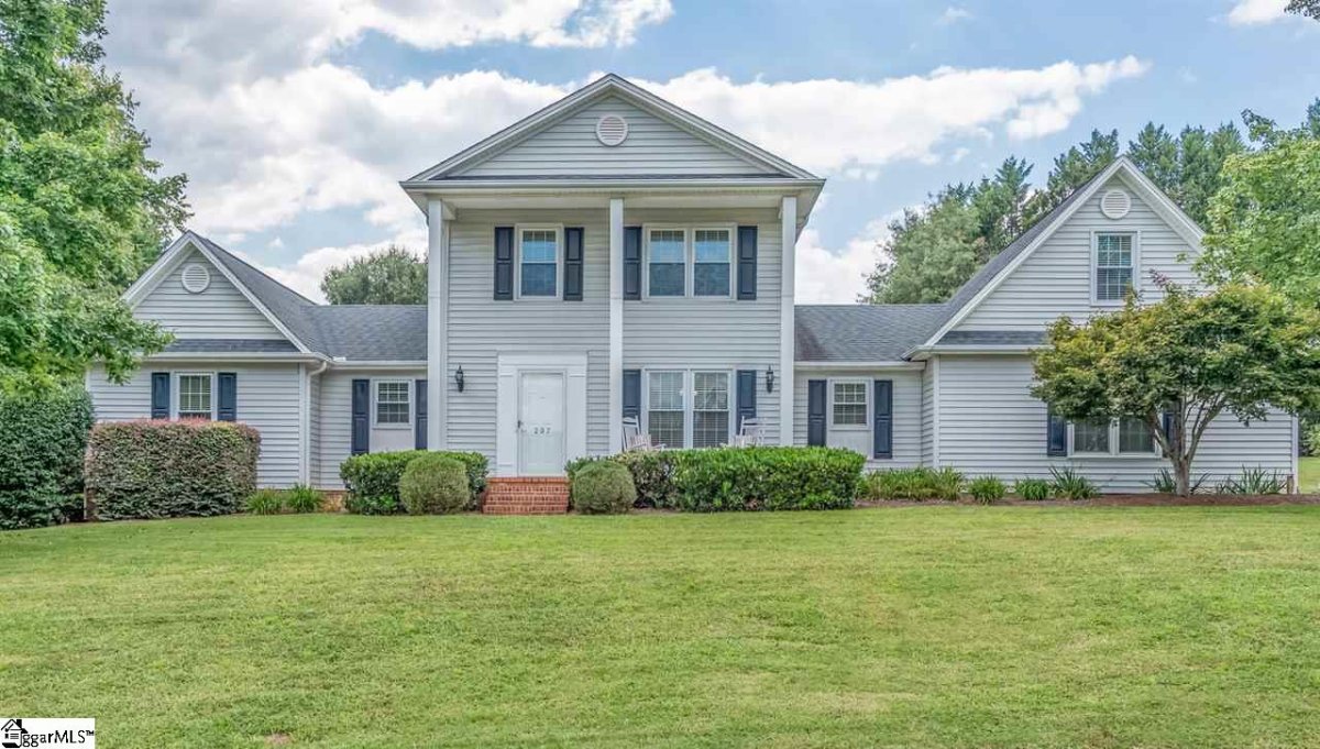 207 Roberts Farm Road