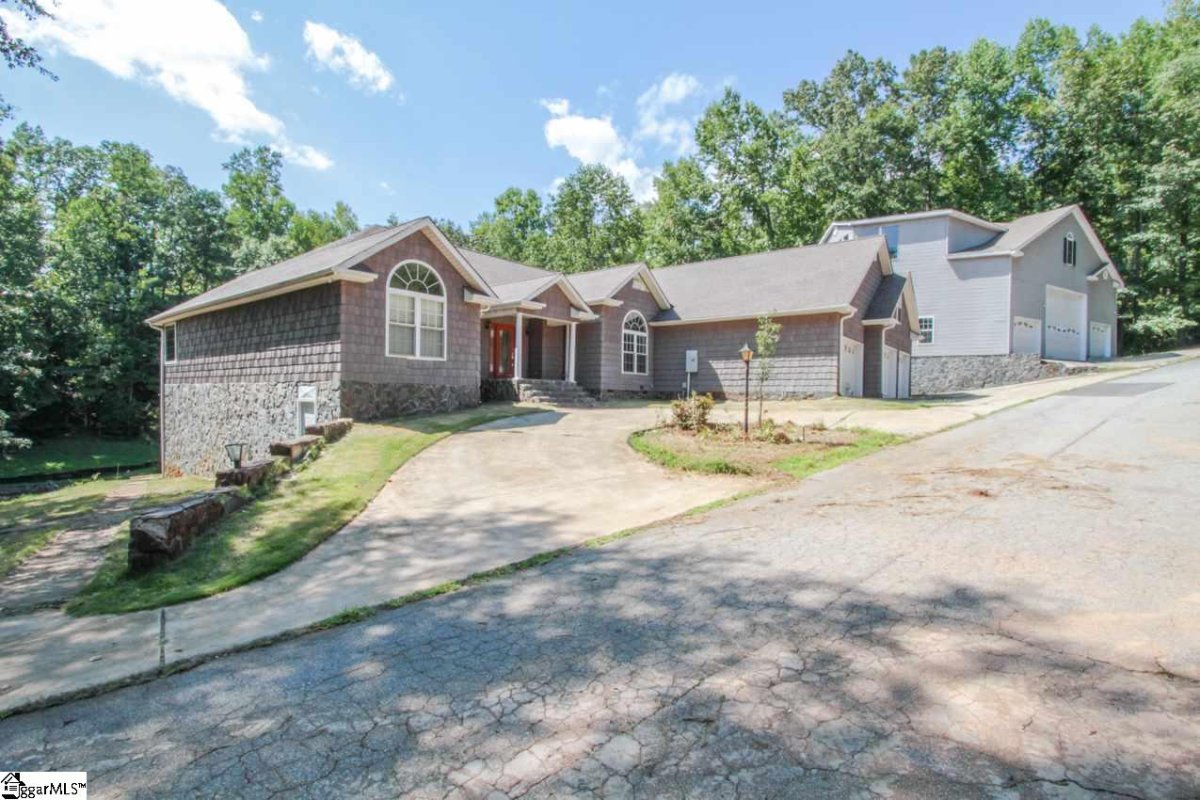 110 Poplar Pointe