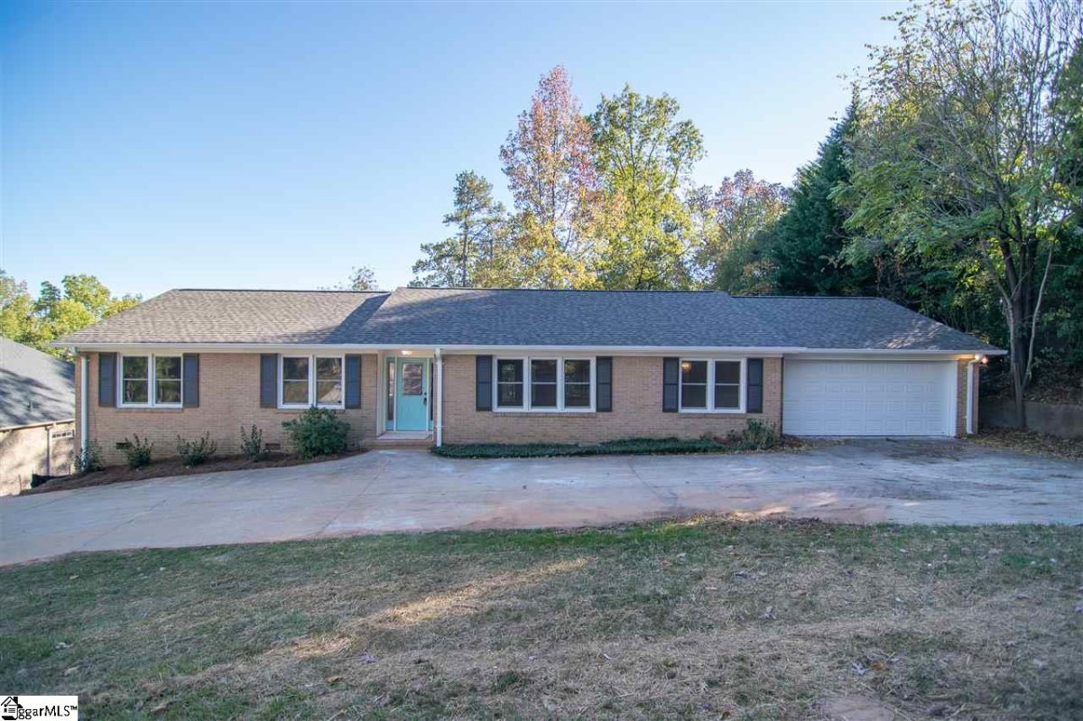 10 Eastwood Drive