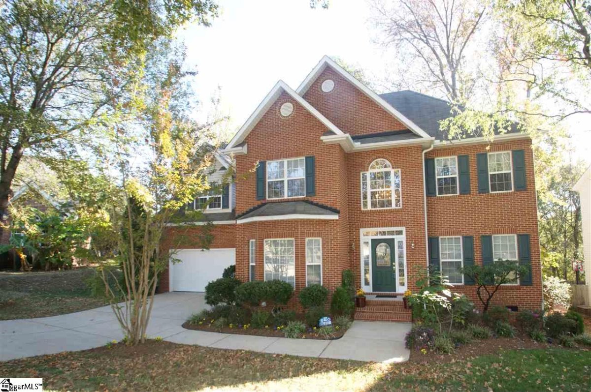 102 N Staghorn Lane