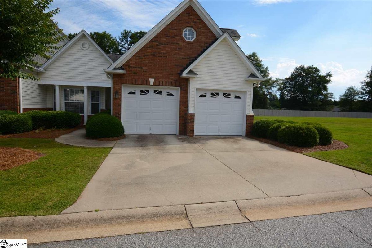 2 Kennebec Lane
