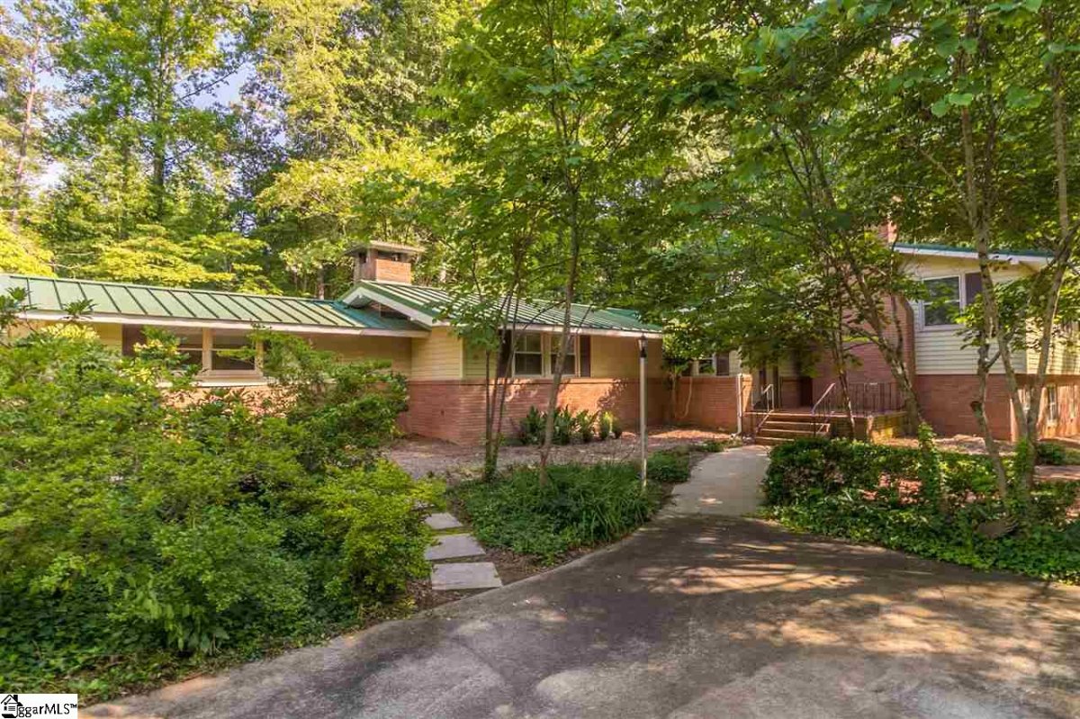 105 Hathaway Circle