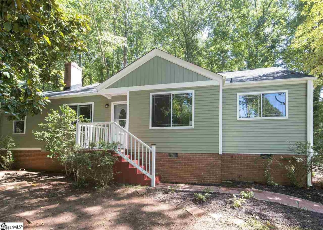 106 Brookside Circle