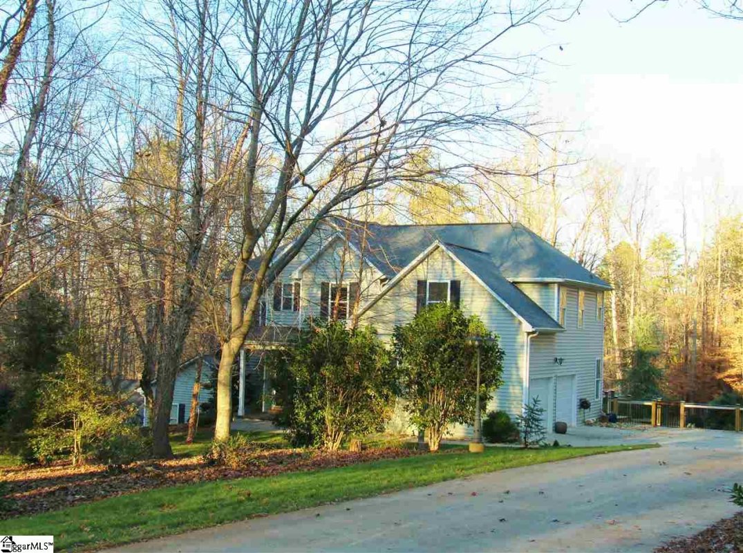 176 Commodore Drive
