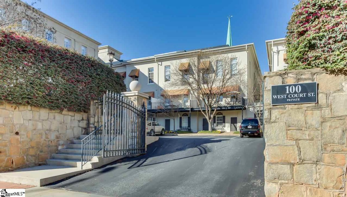 100 W Court Street