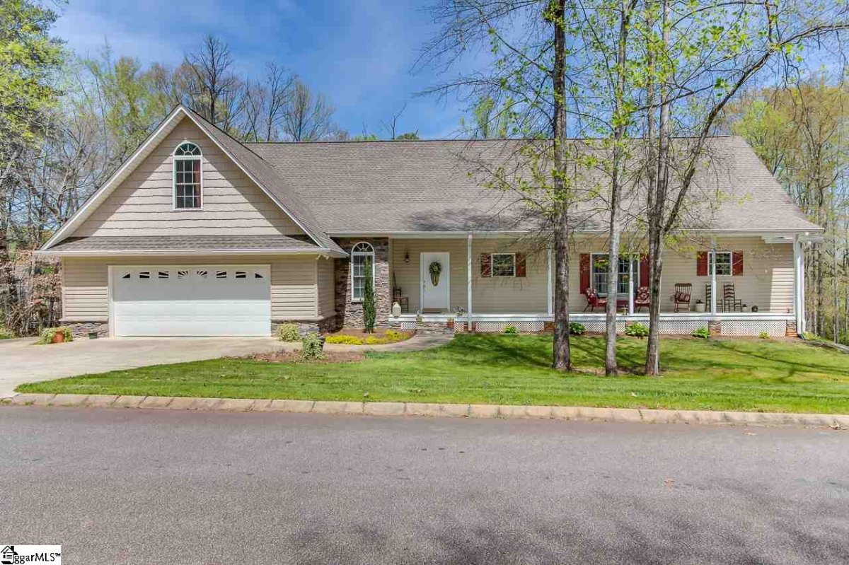 201 Fairforest Way