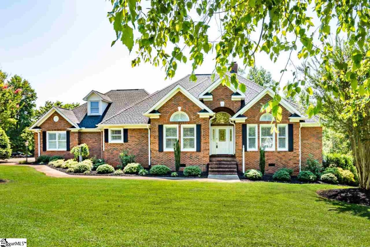 208 Rivercrest Drive