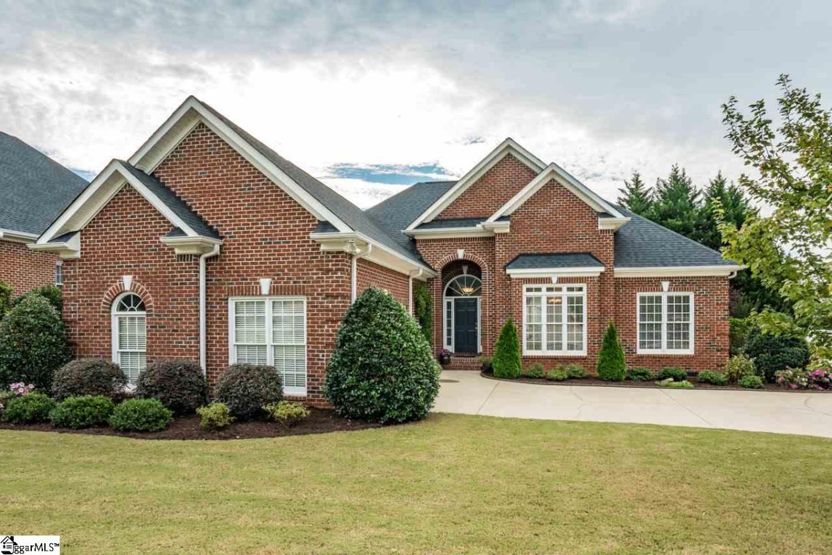 100 Clairewood Court
