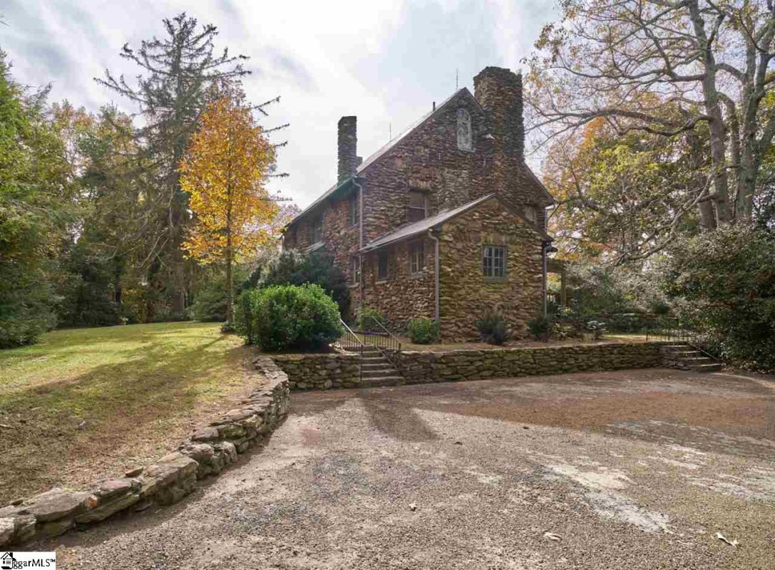 220 Lake Circle Drive