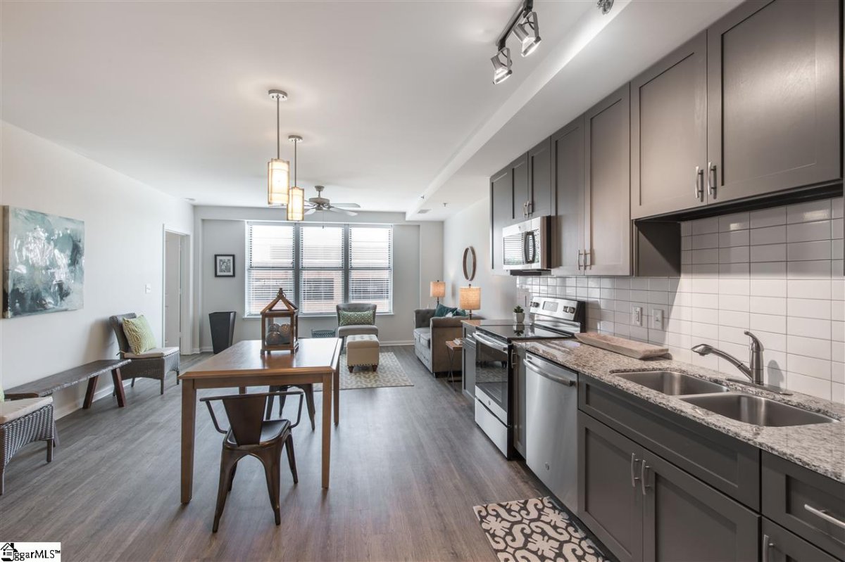 100 E Washington Street Unit 62
