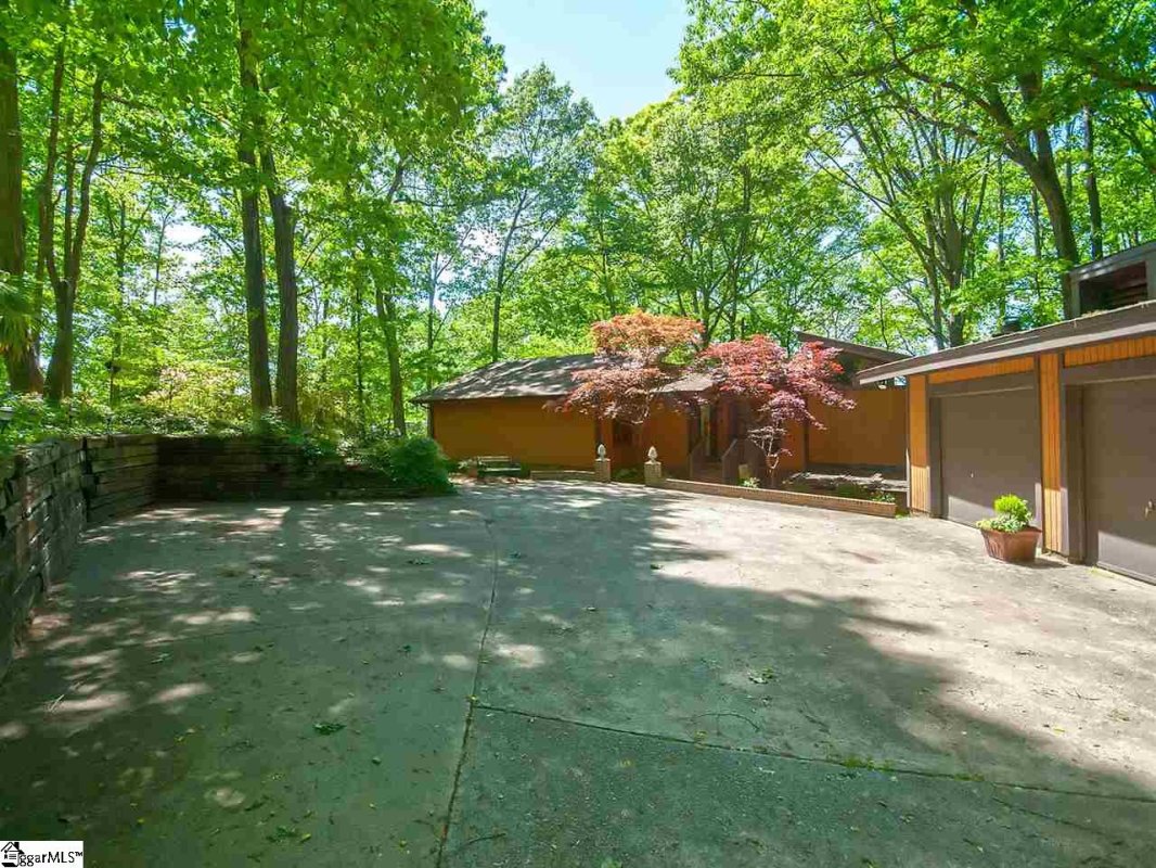 209 Bromsgrove Drive