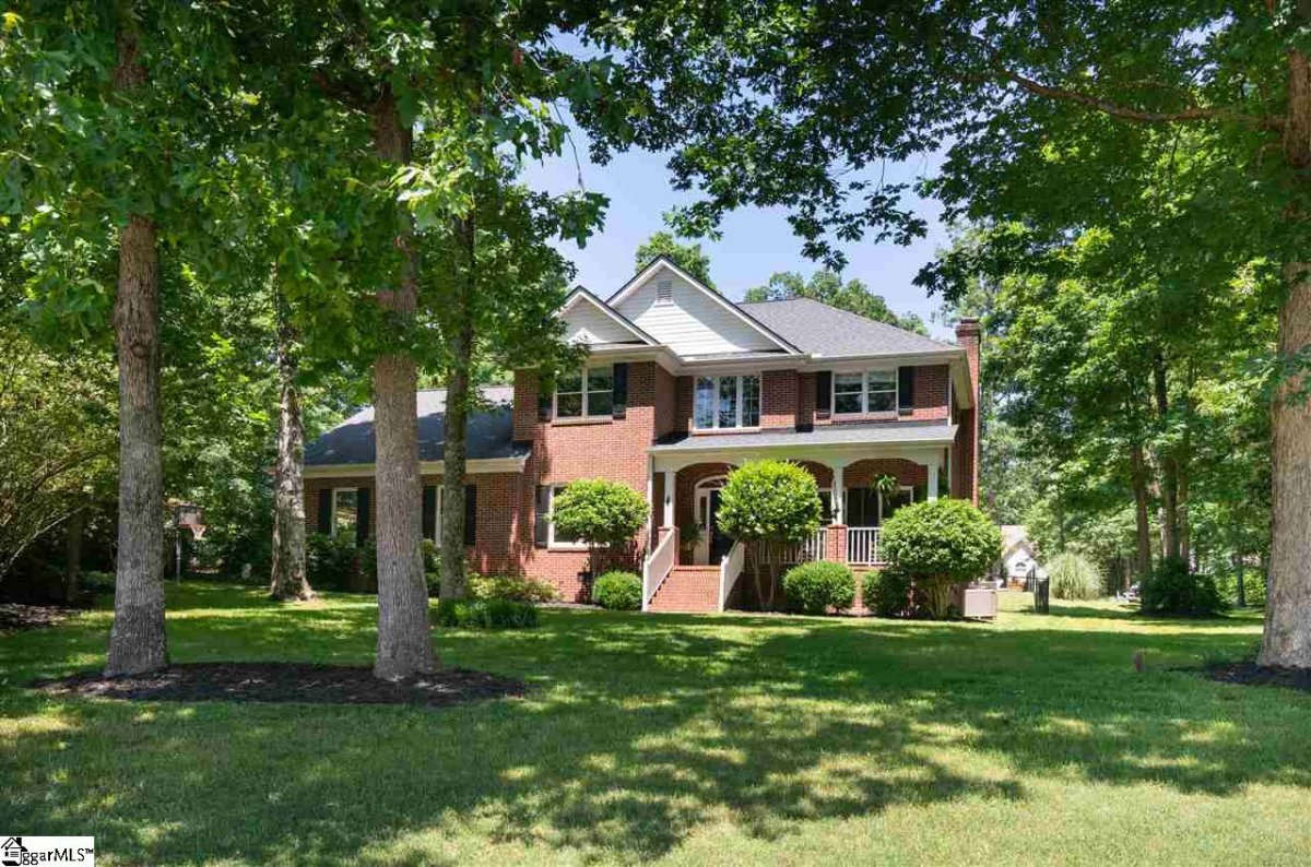 10 Clearwater Court