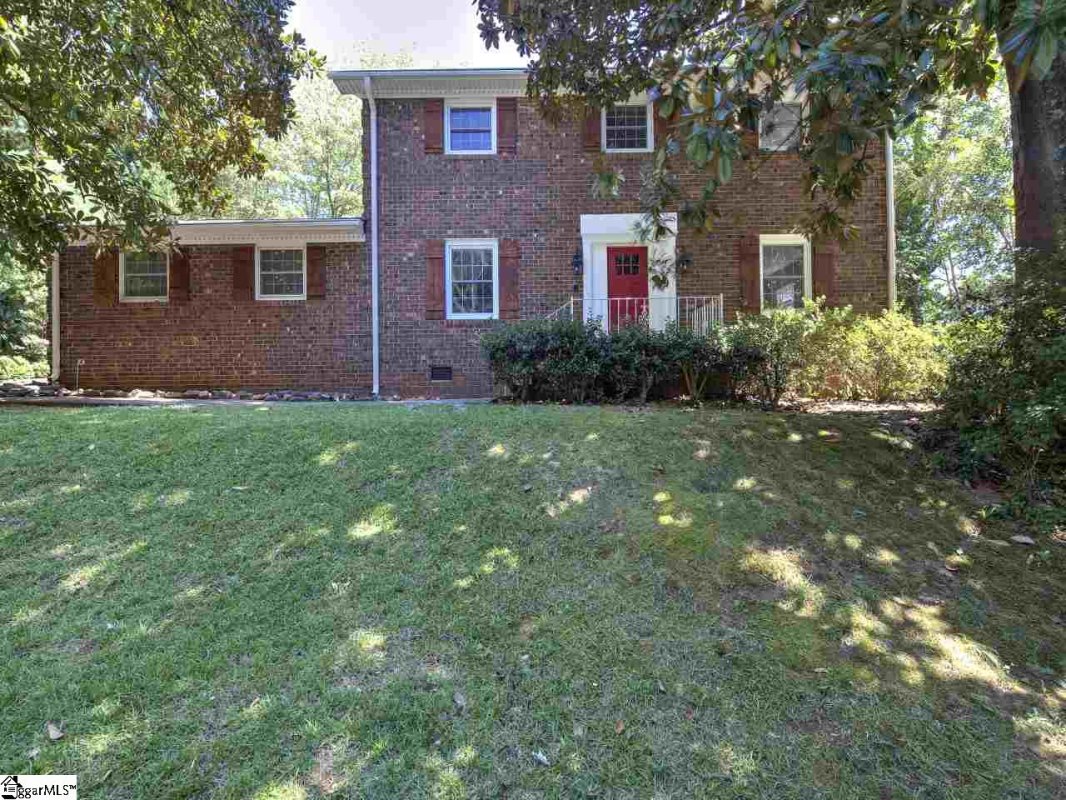 206 Crestwood Drive
