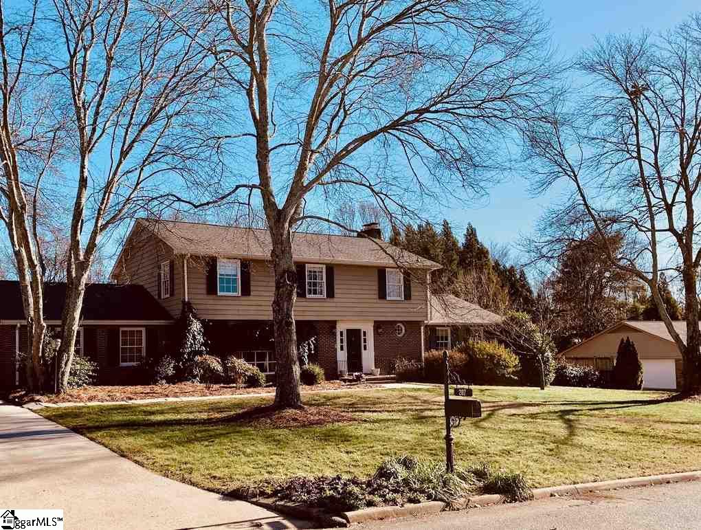 207 Castlewood Drive