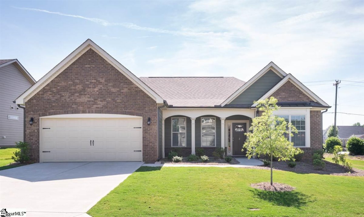2 Common Oaks Court