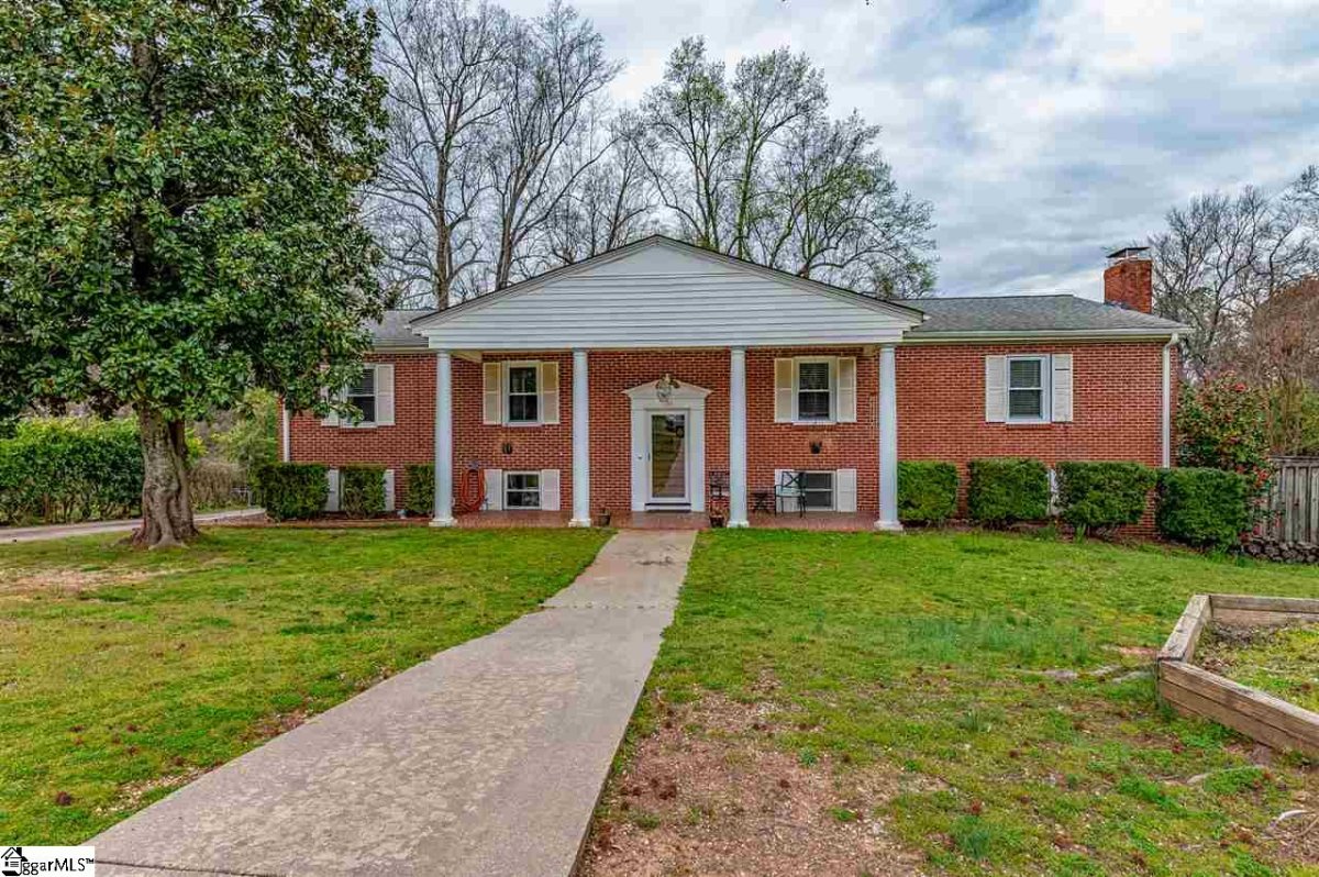 105 Hickory Lane
