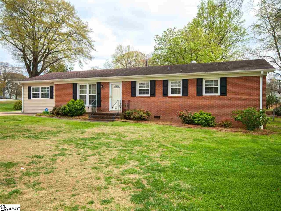 2 Ashwood Avenue