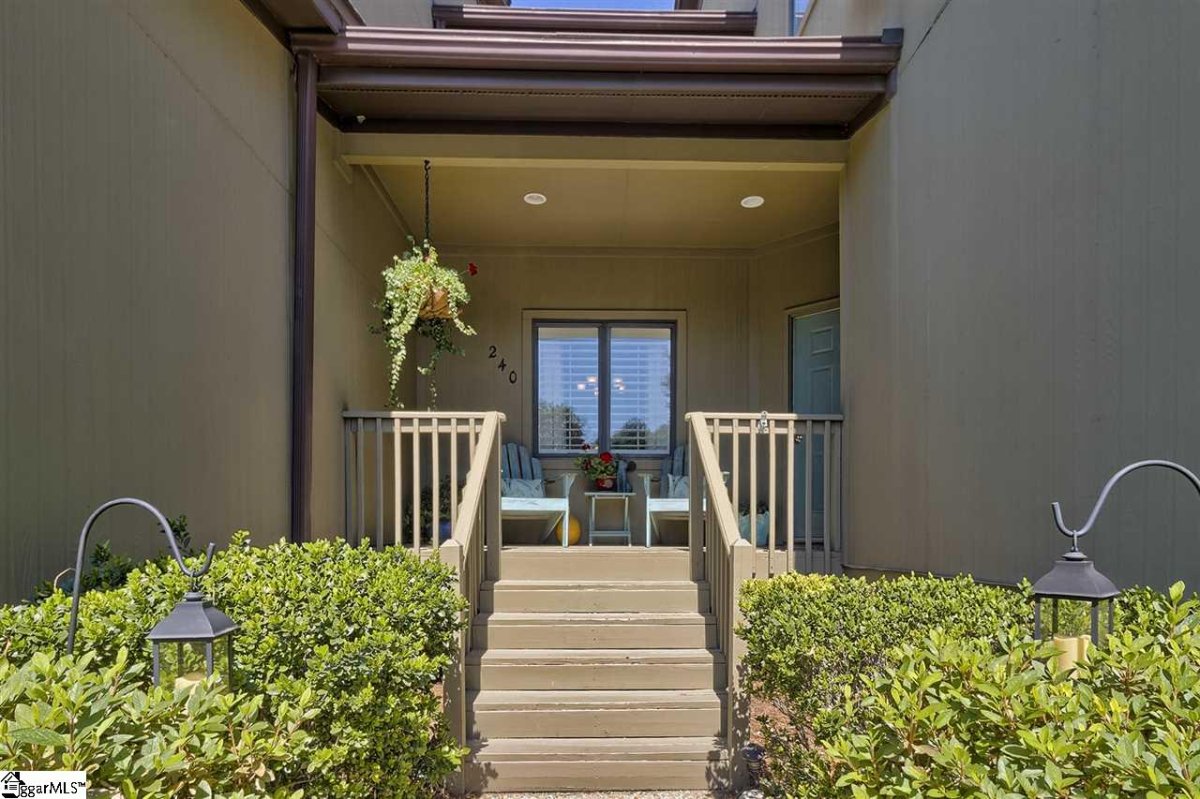 240 Ingleside Way
