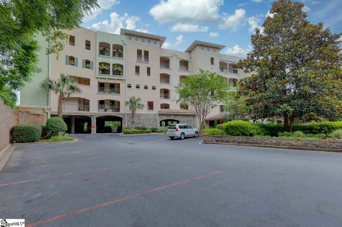 1209 E Washington Street Unit #203