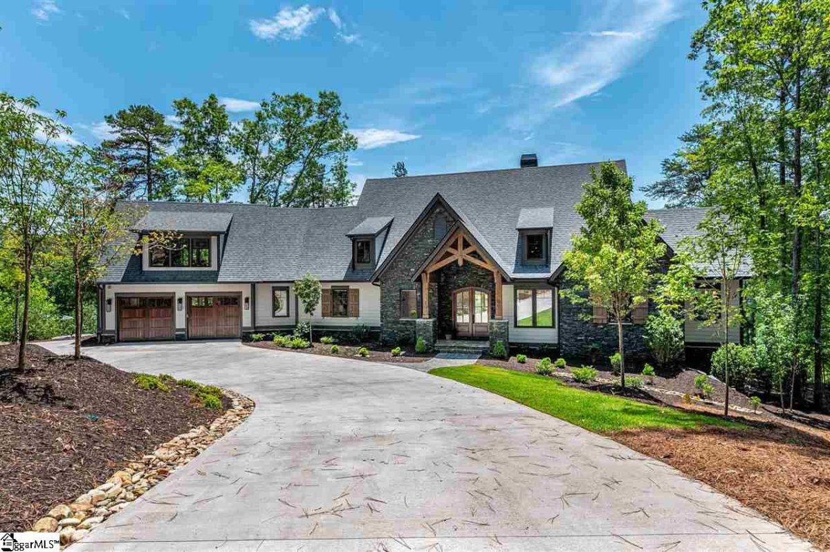 167 Lake Breeze Trail