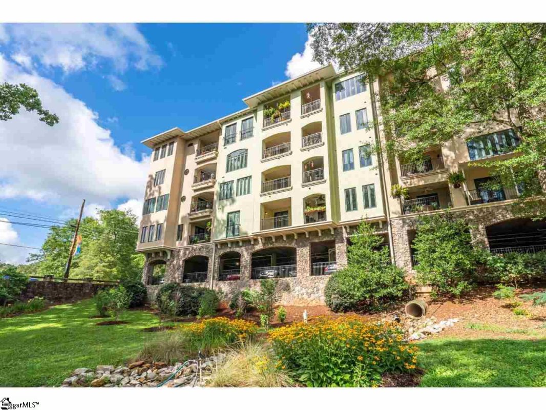 1209 E Washington Street Unit 105