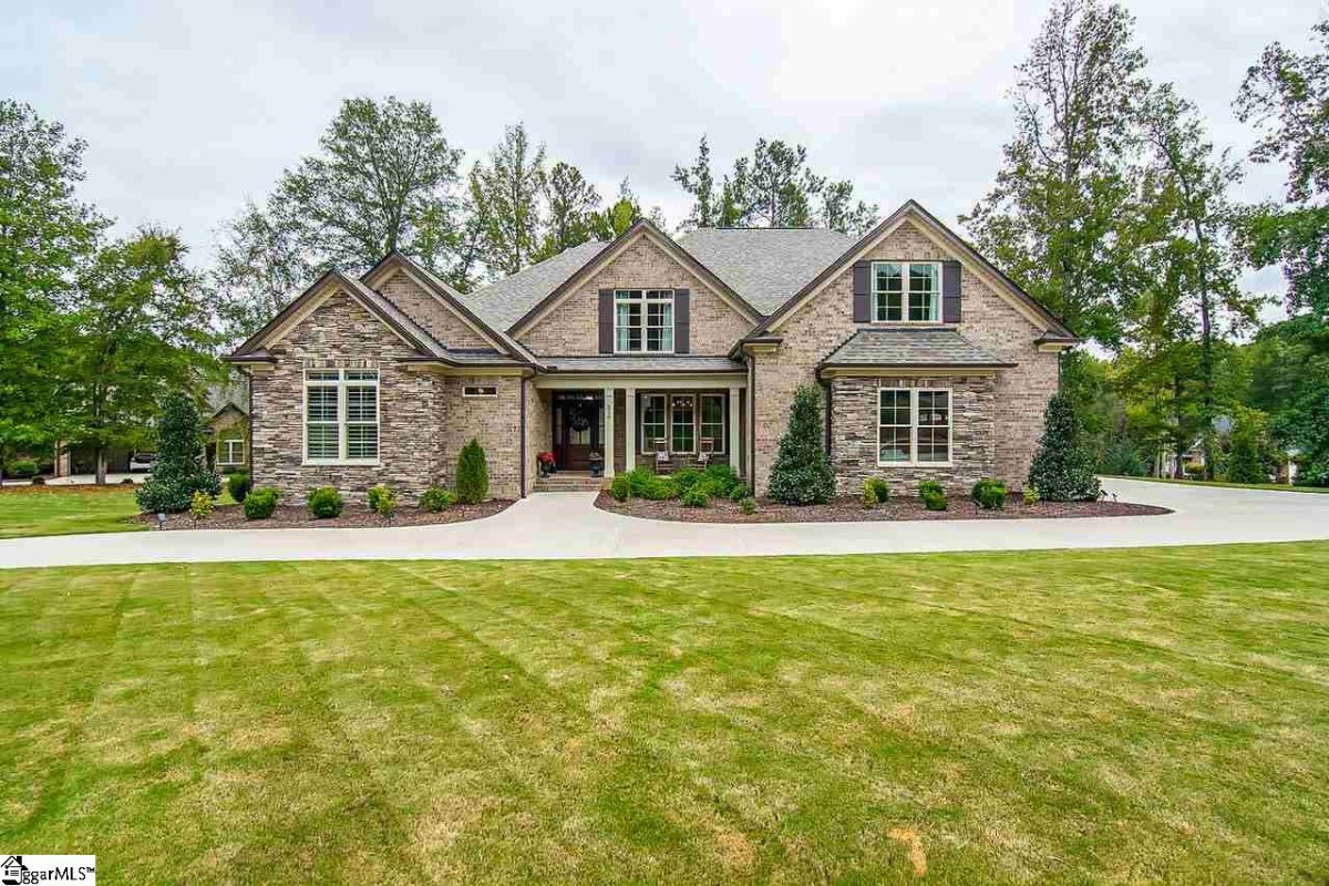 220 N Monterey Drive