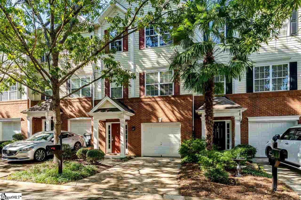 706 Calle Place