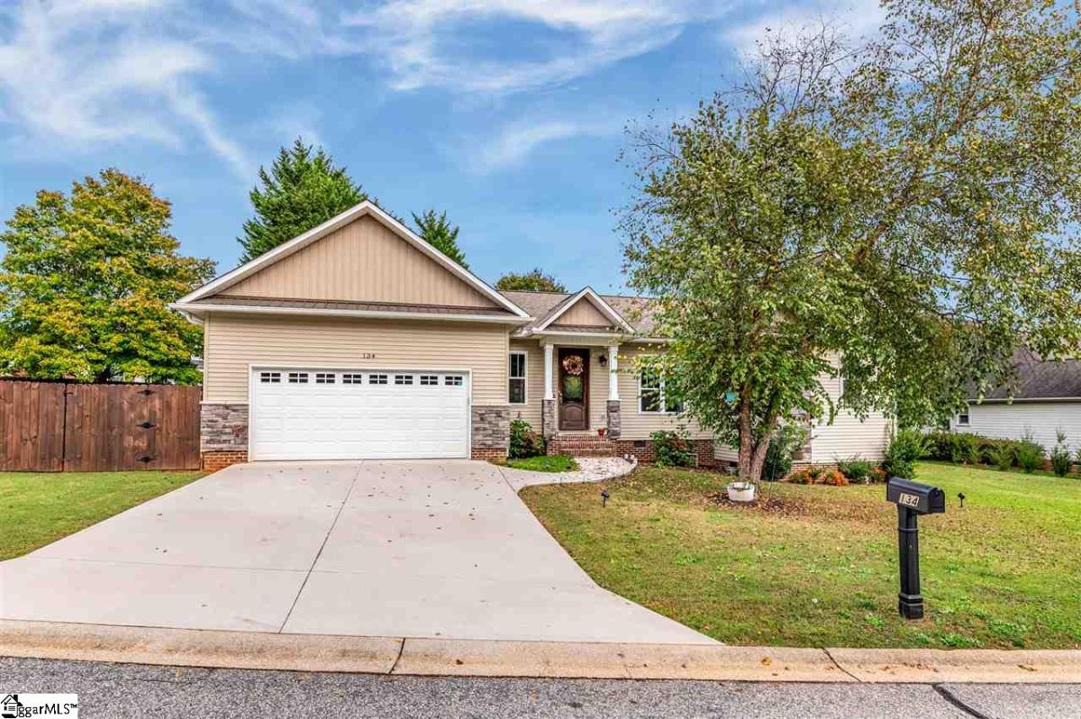 134 Oak Wind Circle