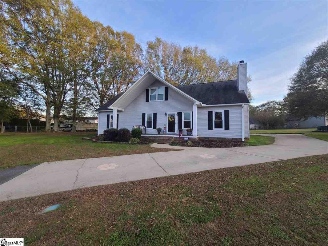 105 Laurel Walk