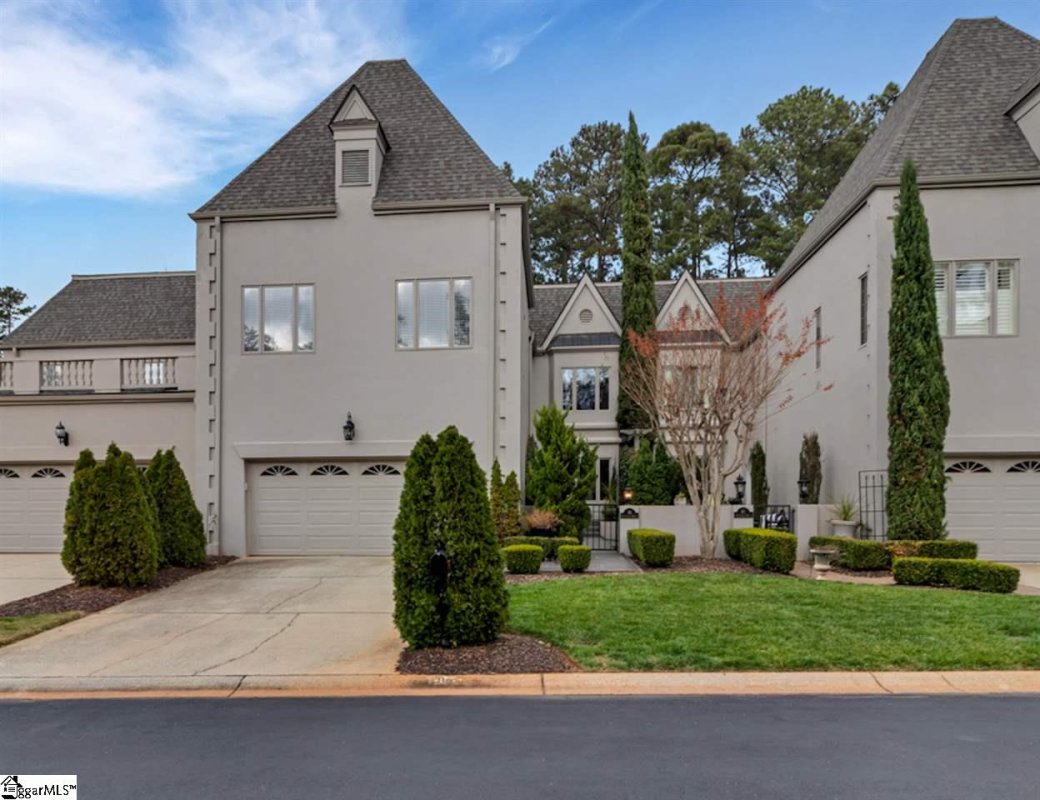 86 Castellan Drive