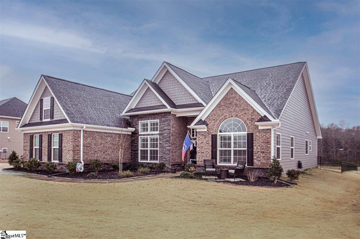 205 Lakeway Place