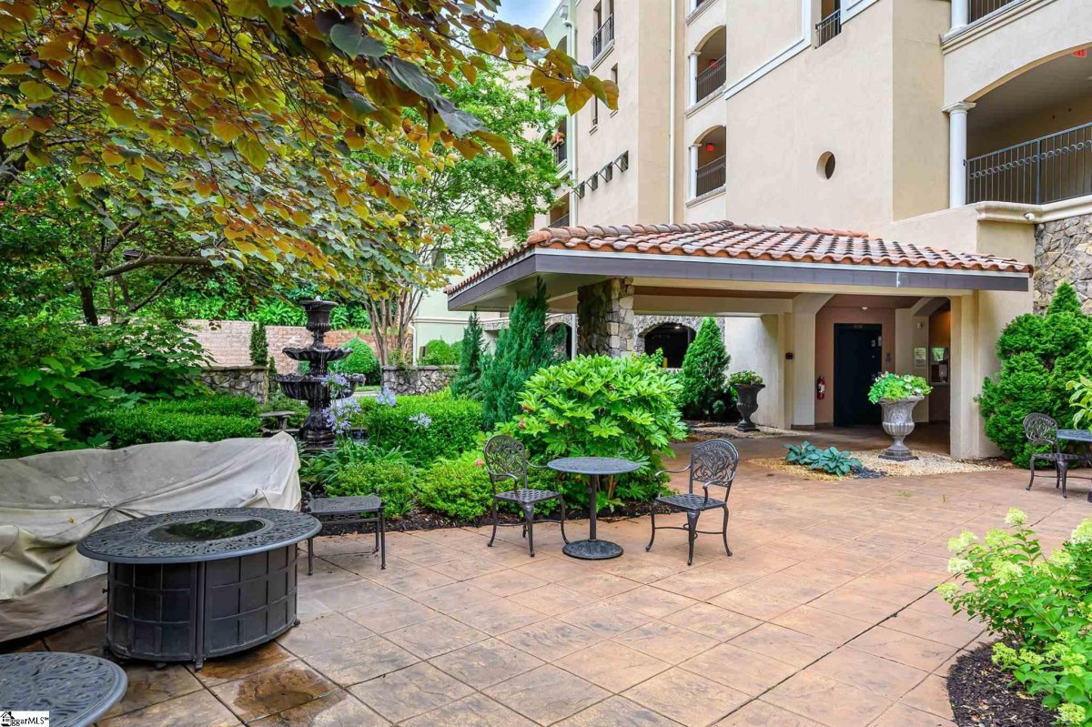 1209 E Washington Street Unit 203