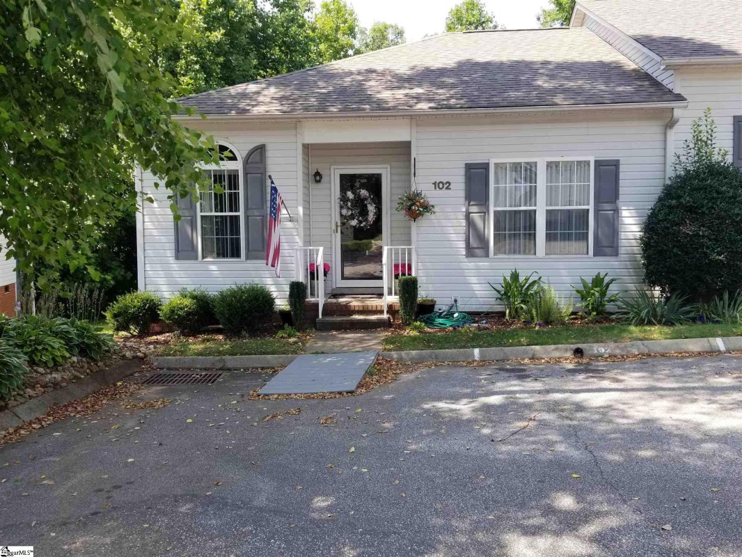 102 Huntress Drive