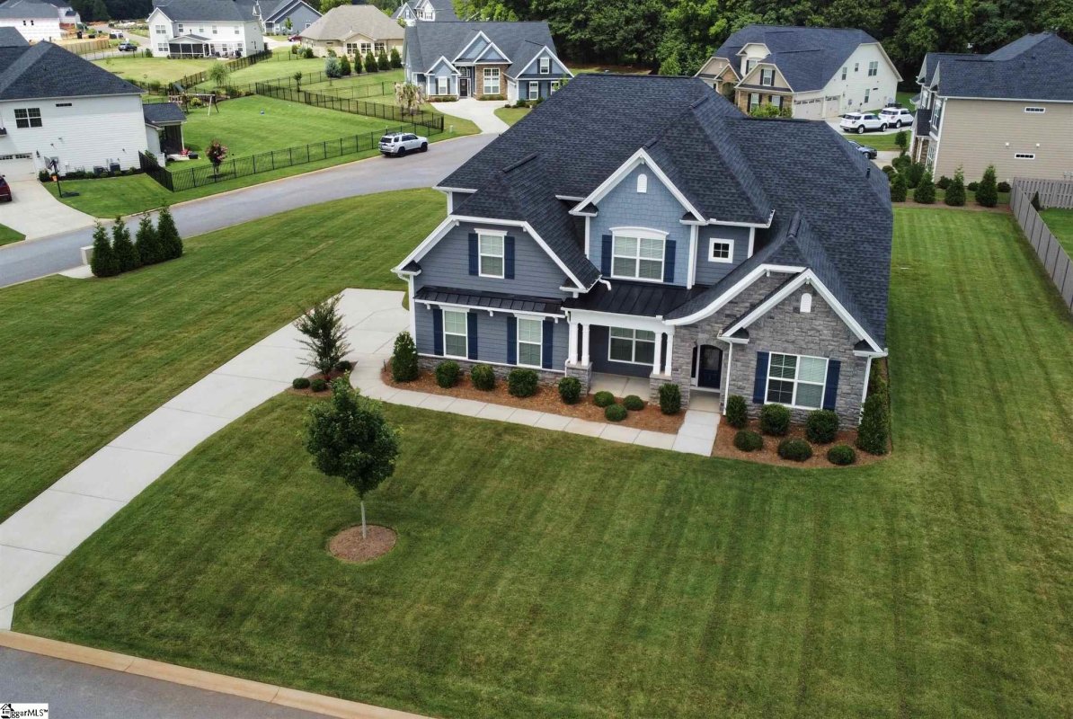 12 Lakeway Place