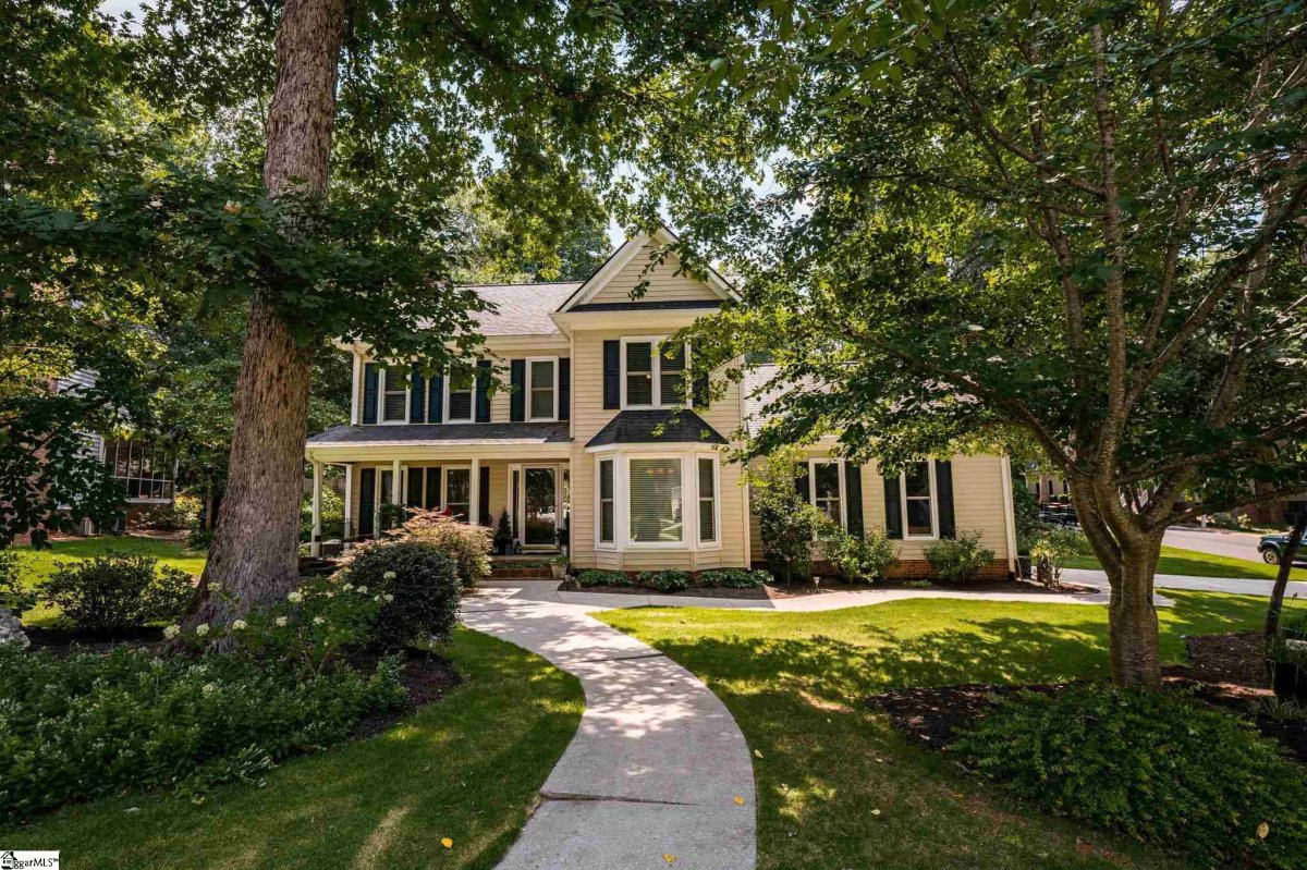 400 Spring Lake Loop