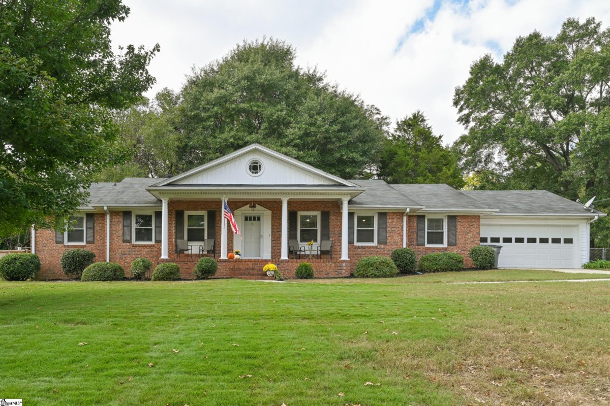6 Sandown Lane